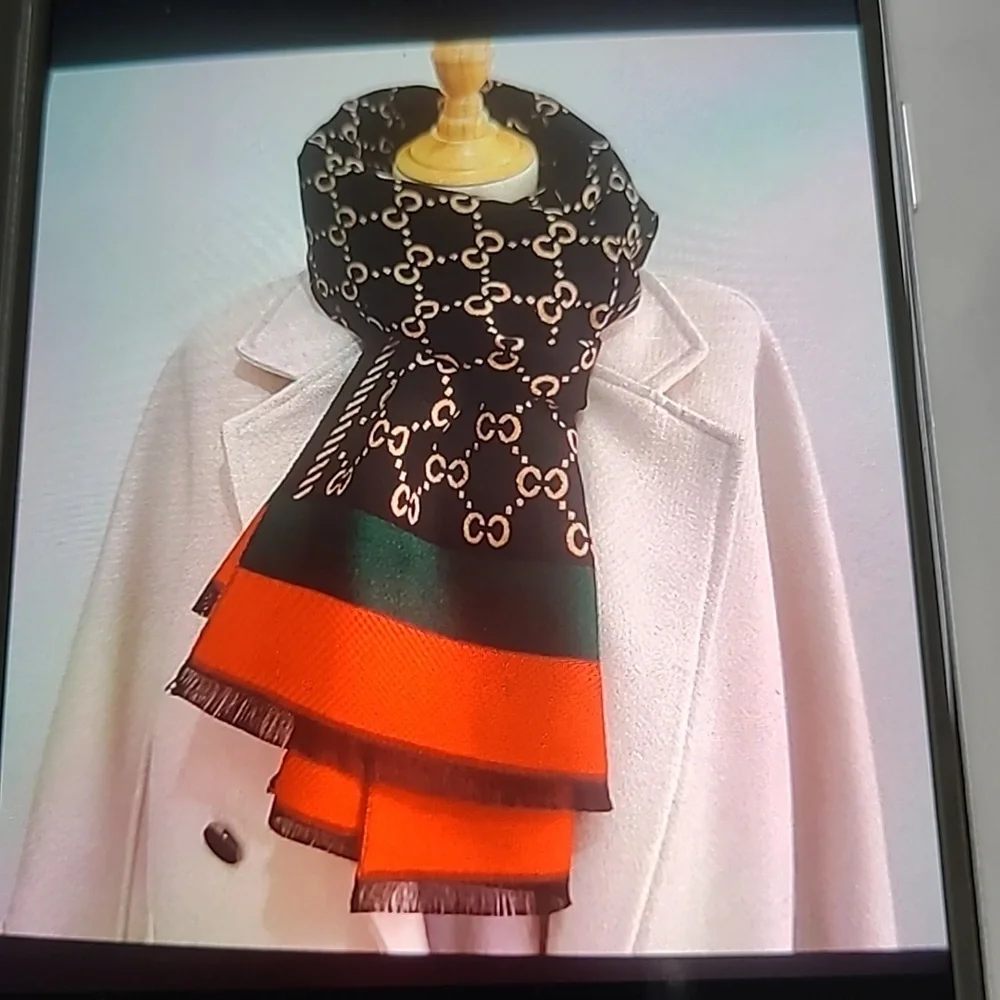 SCARF - Picture 1 of 6